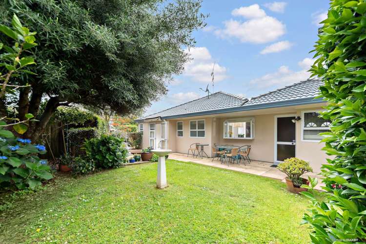 6/10 Gerard Way Saint Johns_11