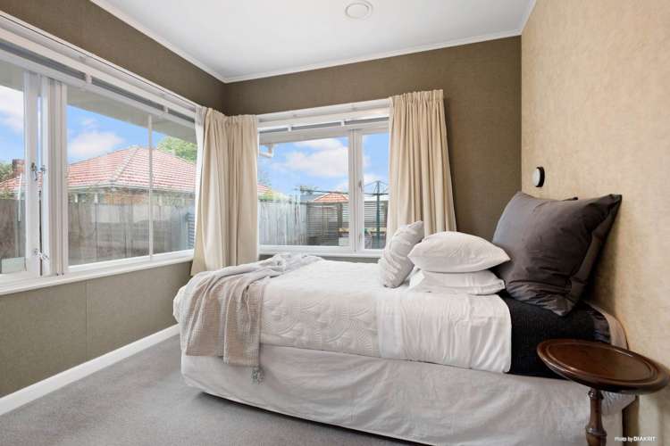 81 Te Atatu Road Te Atatu South_10