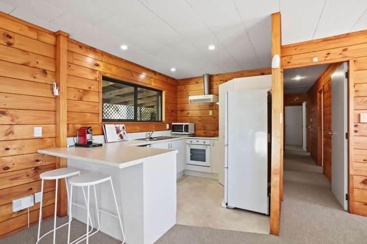 2/613a Glenfield Road Totara Vale_9