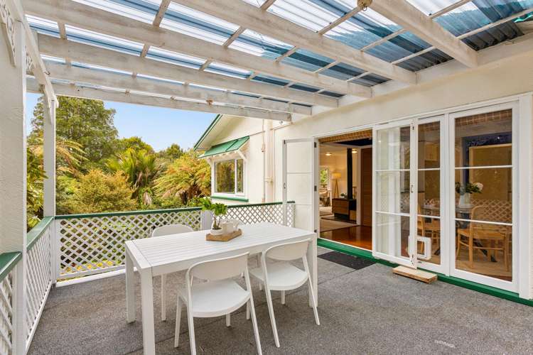 562 Scenic Drive Waiatarua_27