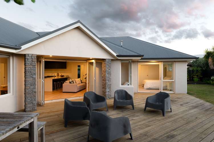 88 Huntington Drive Huntington_15