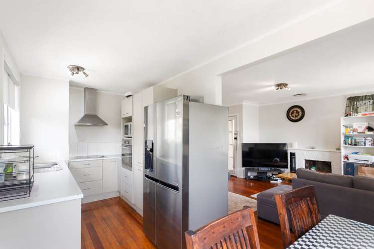 19 Kelwyn Road Kelston_10