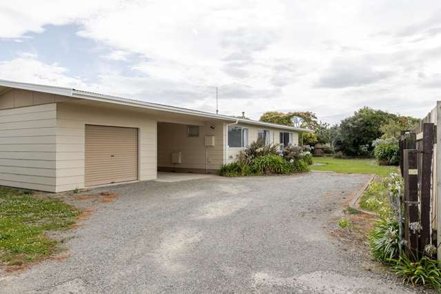 Freshly decorated 3 bedroom home