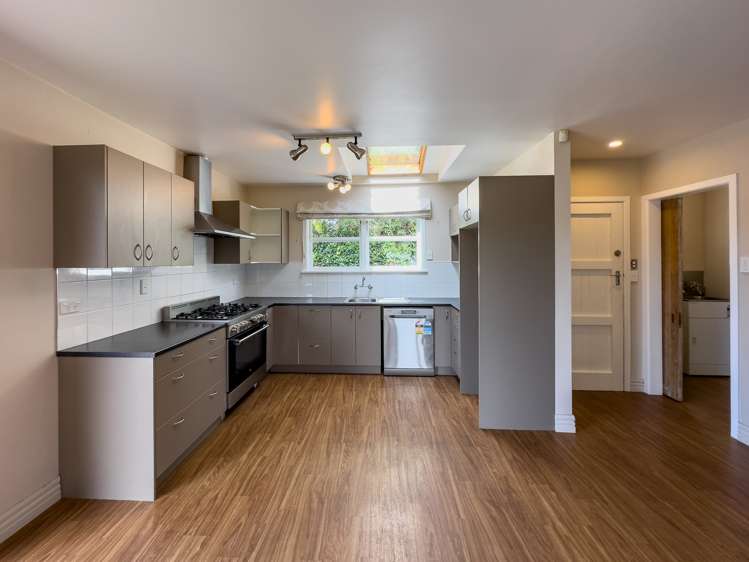 14 Edinburgh Crescent Redwoodtown_12