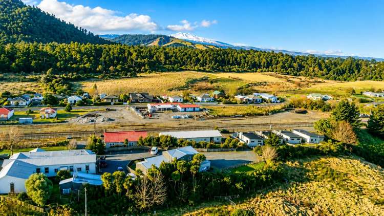 62A Thames Street Ohakune_39