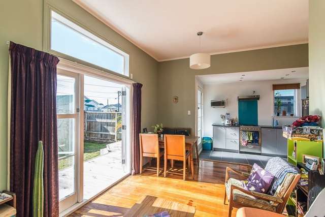 5 Toru Street Lyall Bay_1