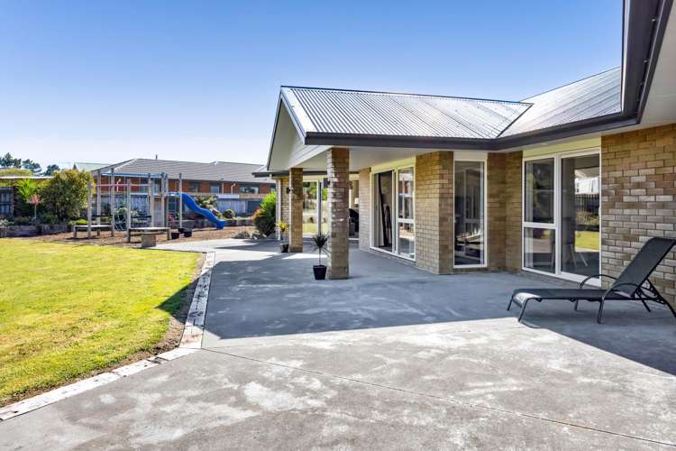 1 Elizabeth Grove Stratford_41