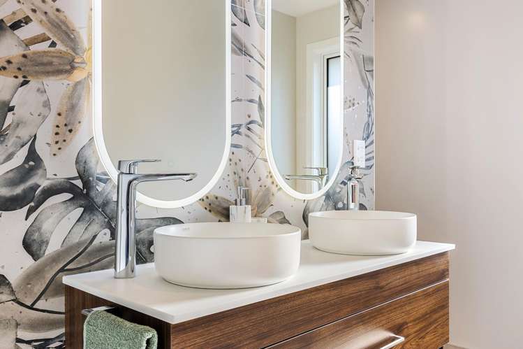 8 Strowan Avenue Elgin_6