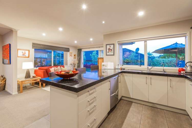 7 Kenley Heights Flat Bush_17