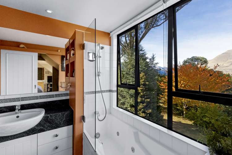 79 Arawata Terrace Fernhill/Sunshine Bay_9