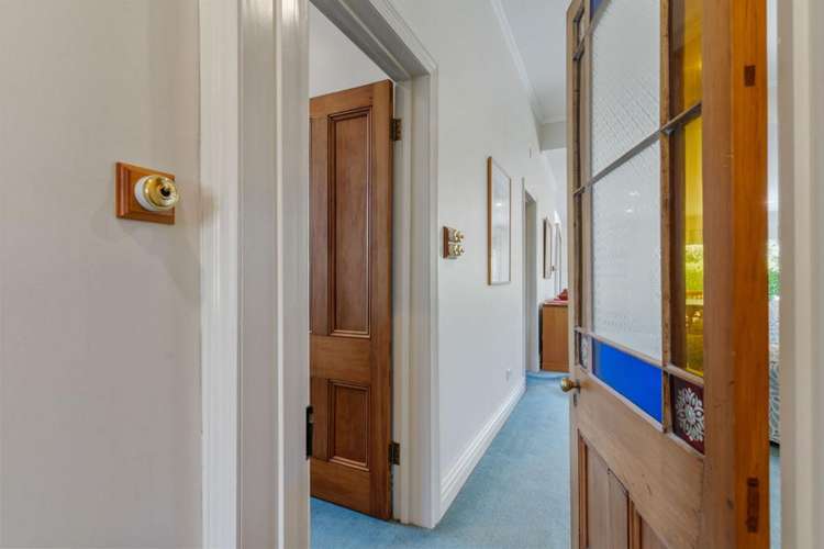 218 High Street South Carterton_12