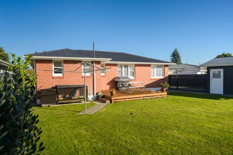 3 Sefton Avenue Highbury_24