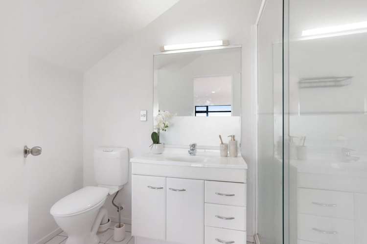 4/8 Tuscany Way Te Atatu Peninsula_8