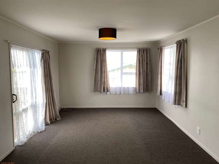 8 Haumia Way Otara_2