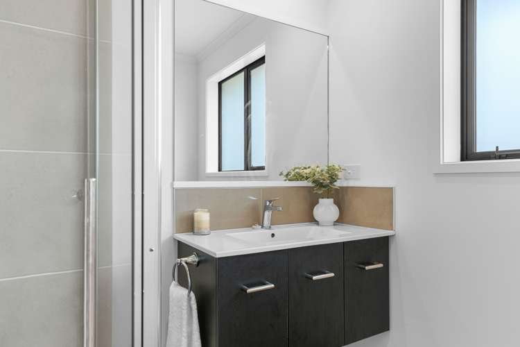 20 Kowi Lakes Drive One Tree Point_8