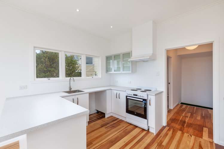 17 Piccadilly Circus Snells Beach_6