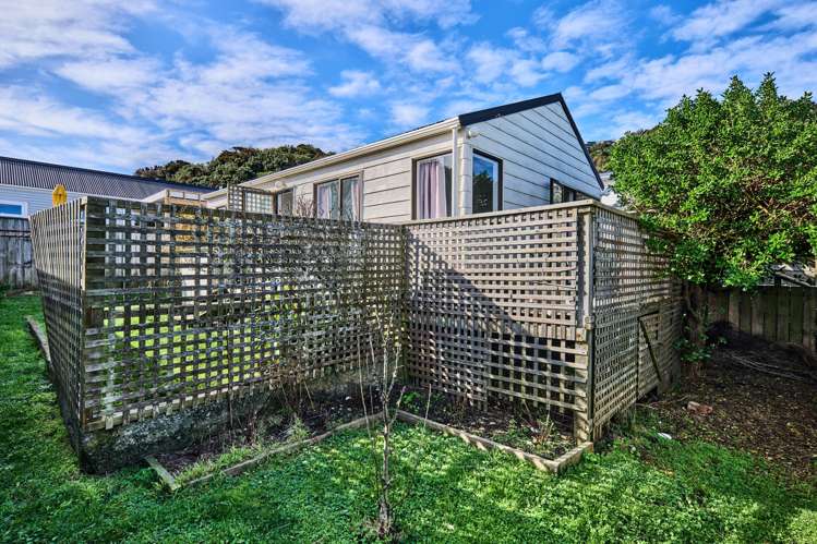 6 Trent Street Island Bay_13