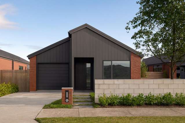 Light-Filled 4-Bed Corner Home