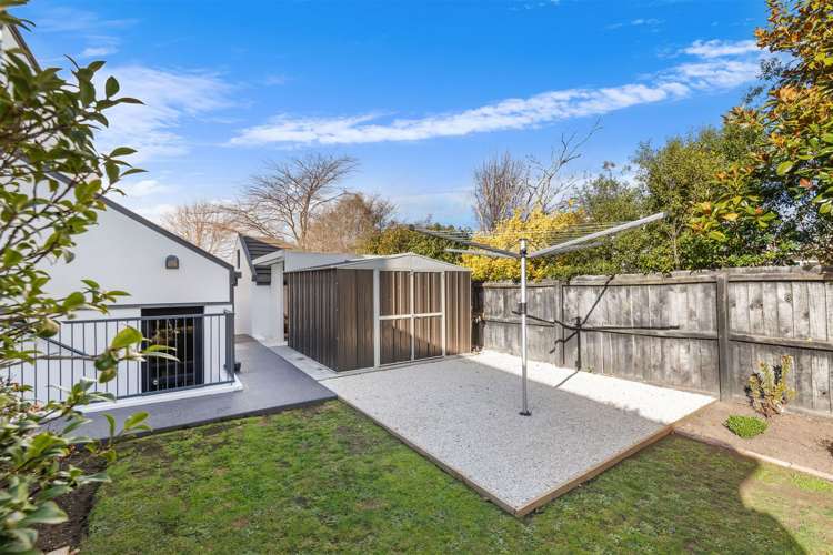 9 Travis Country Drive Burwood_34