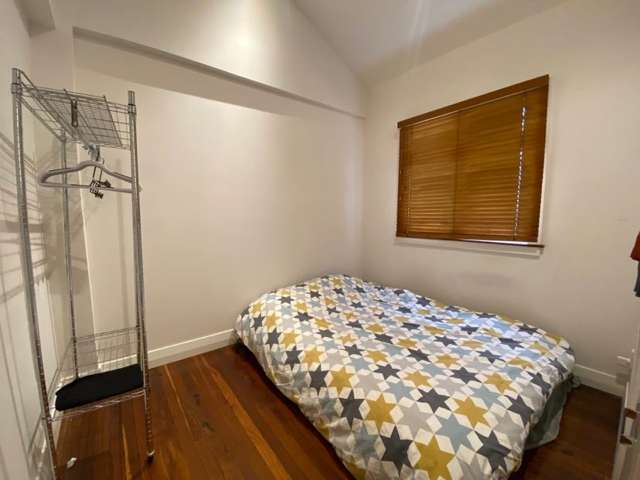 10/73C Carlton Gore Newmarket_4