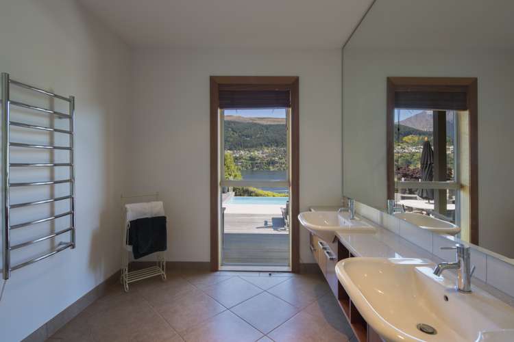 371 Peninsula Road Kelvin Heights_11