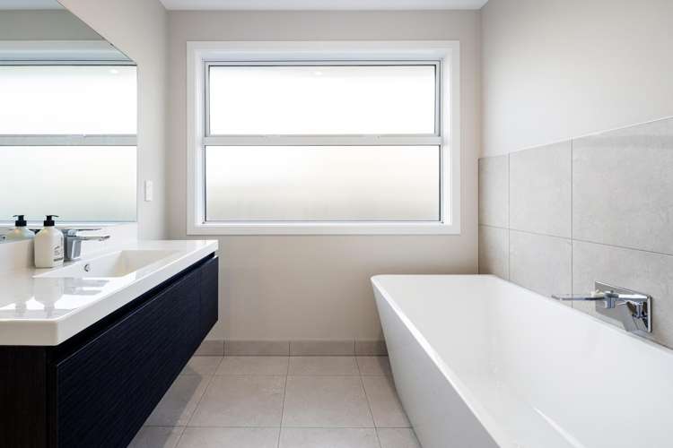 15 Hyatt Close Leamington_33