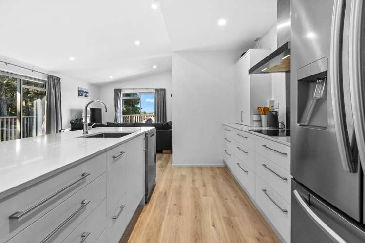 38 Pebble Beach Boulevard Te Kamo_16