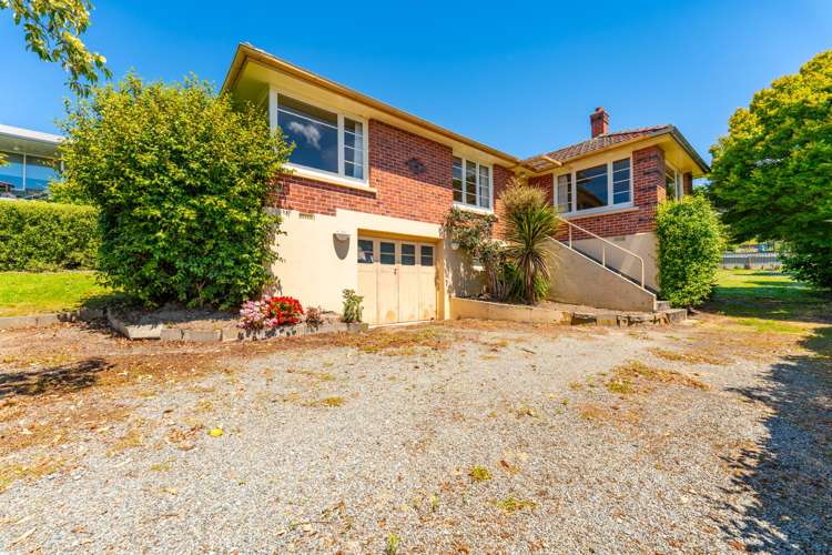 1 & 2/28 Nile Street Highfield_16