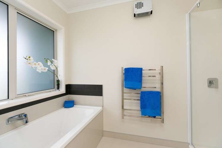 53 Links Drive Waiwhakaiho_16