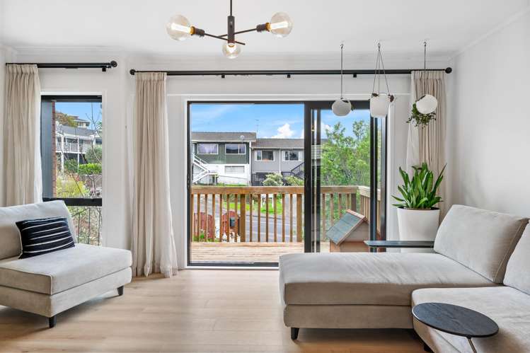 2/1 Forsythe Place Massey_1