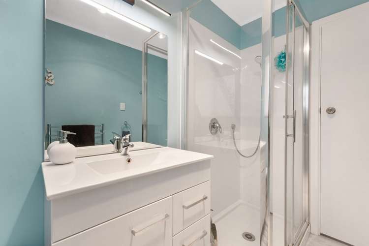 2/14 Burns Street Westown_29