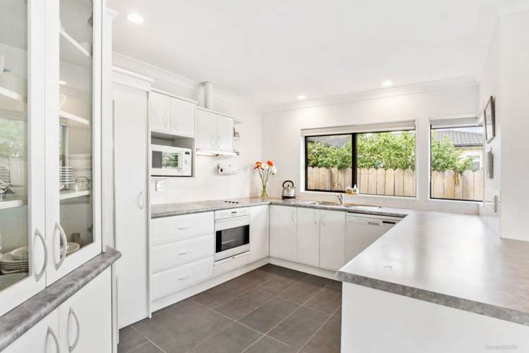 2/42 Stewart Gibson Place Manurewa_5