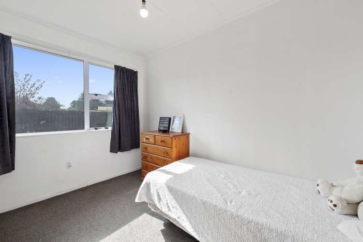 24 Joanne Crescent Pukehangi_10