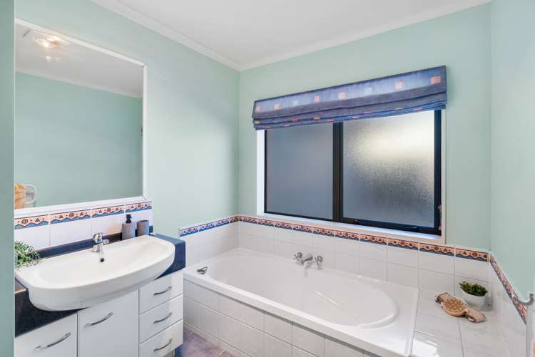 77 Laing Crescent Heathcote Valley_17