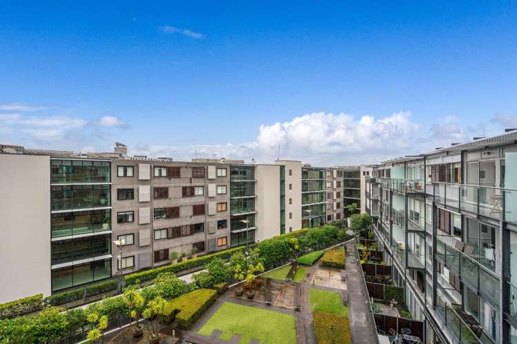 507/125 Customs Street West 10015_15