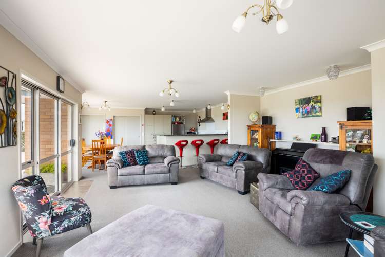 11f Lemont Place Westown_12