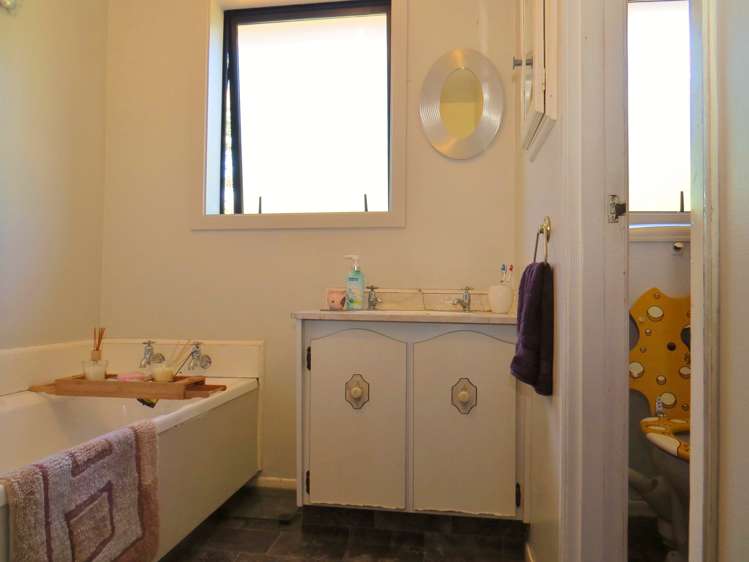 2/241 Waterloo Road Hornby_11