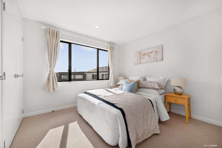 4 Henry Lloyd Place Silverdale_15