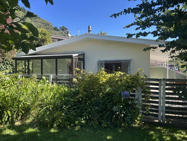 2/3 Angle Street Picton_11