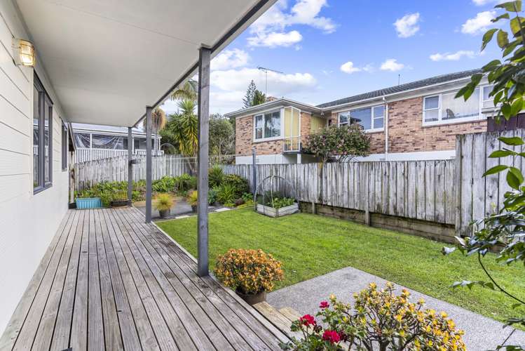 2/141 Reeves Road Pakuranga Heights_17