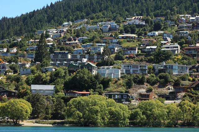 Million-dollar agents urge rethink of foreign buyer ban - NZ ‘leaving money on the table’