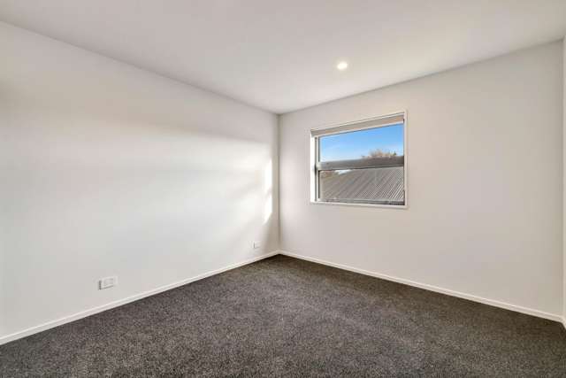 2/11 Spring Grove Street* 10222_4
