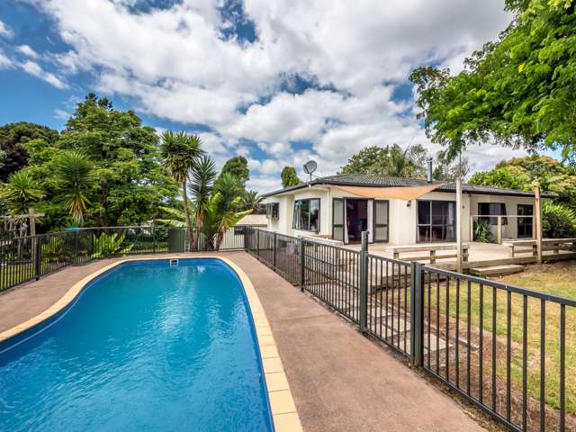 Stylish And Secluded Family Haven, With Pool!!