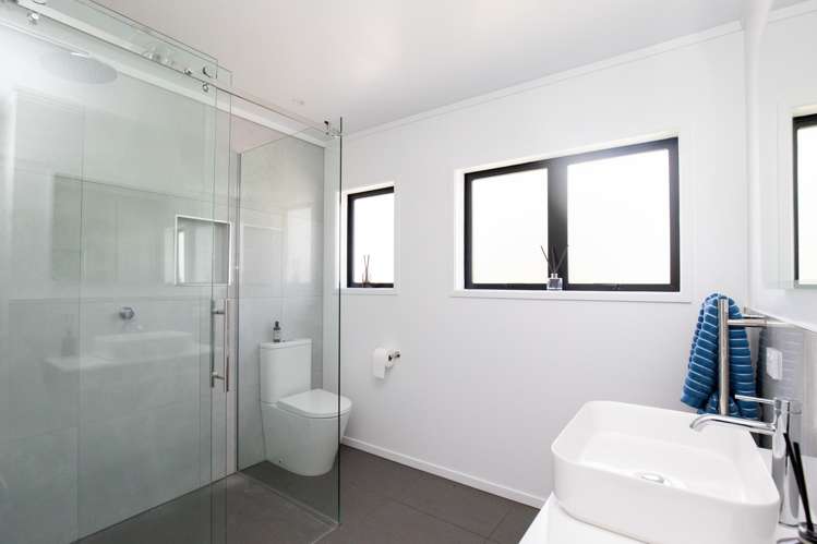 230 Central Road North Waitakaruru_19