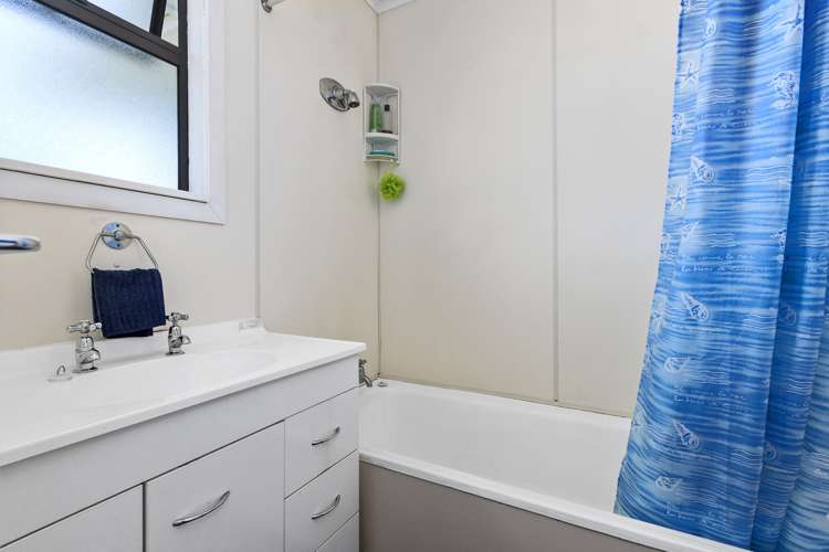 24 School Road Te Atatu South_18