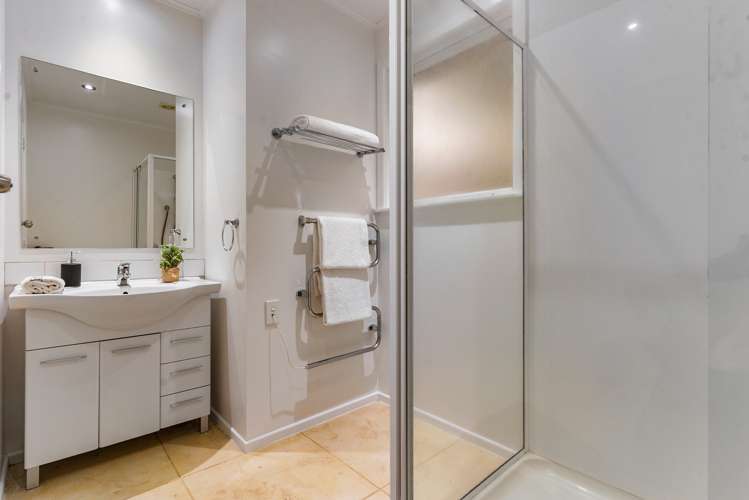 9 Hillary Heights Avenue Glendene_16