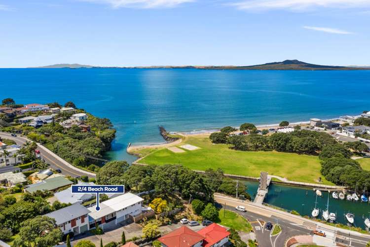 2/4 Beach Road Castor Bay_20