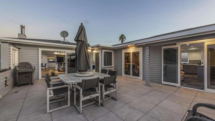 9 Bradbury Road Botany Downs_12