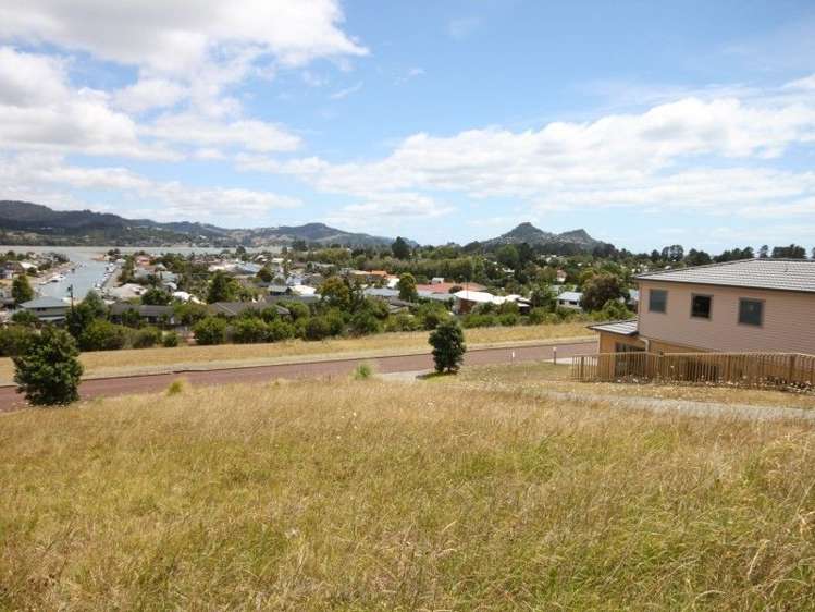 24 Panorama Parade Pauanui_1