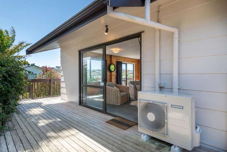 1/8 Camilla Grove Totara Vale_5